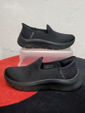 Skechers GOwalk All-Black Slip-in Knit Sneakers Size 5